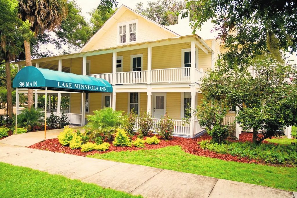 The Lake Minneola Inn seen from the front lawn