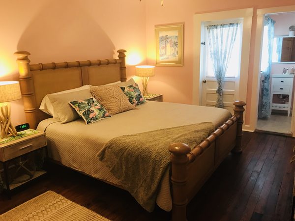Single King Room #7 at the Lake Minneola Inn